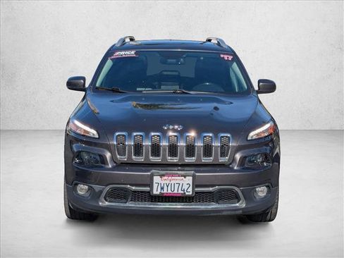 Used 2017 Jeep Cherokee Limited FWD image 2