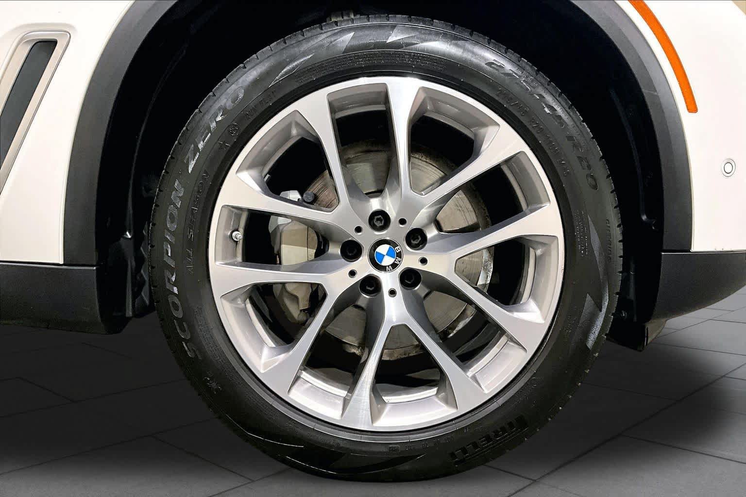 Used 2022 BMW X5 xDrive40i w/ Premium Package AWD/4WD image 10