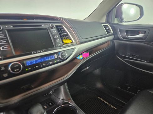 Used 2016 Toyota Highlander XLE AWD/4WD image 26
