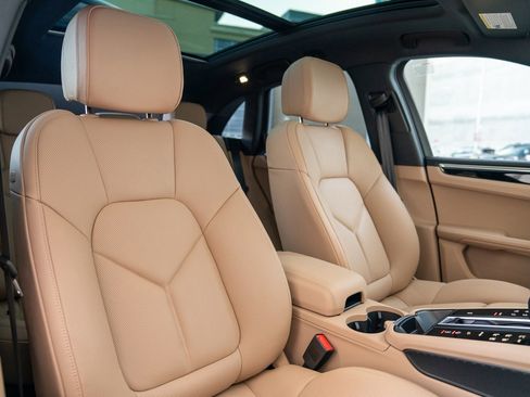 Certified 2026 Porsche Macan AWD/4WD image 26