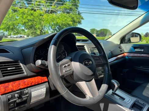 Used 2011 Subaru Outback 2.5i Limited AWD/4WD image 20