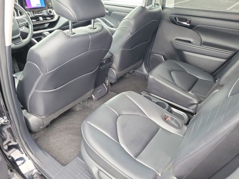 Certified 2024 Toyota Highlander XLE image 14