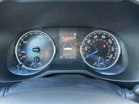 Used 2020 Toyota RAV4 LE image 16