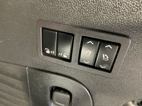 Used 2017 Cadillac Escalade Premium Luxury AWD/4WD image 13