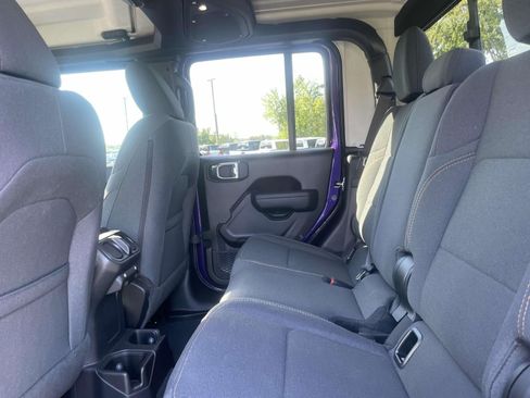 Used 2026 Jeep Gladiator Sport AWD/4WD image 9