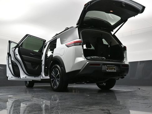 New 2026 Nissan Pathfinder Platinum AWD/4WD image 39