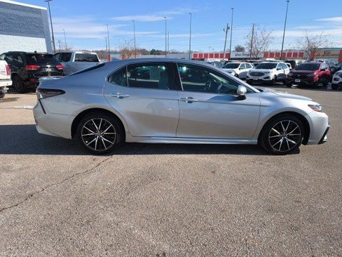 Used 2023 Toyota Camry SE image 6