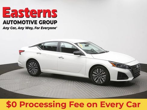 Used 2025 Nissan Altima 2.5 SV FWD image 47