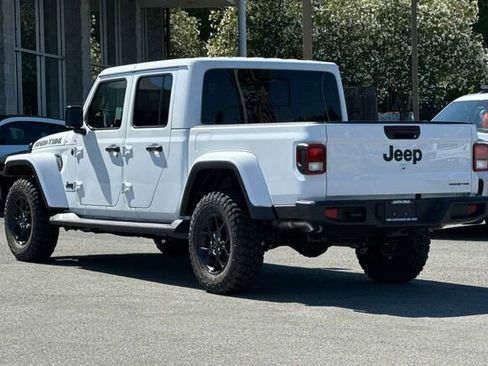 New 2025 Jeep Gladiator Sport image 6