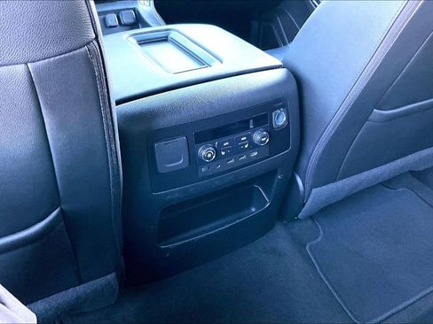 Used 2019 GMC Yukon SLT w/ Graphite Performance Edition image 14