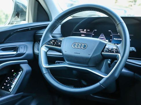 Used 2025 Audi Q5 Premium w/ Convenience Package AWD/4WD image 14