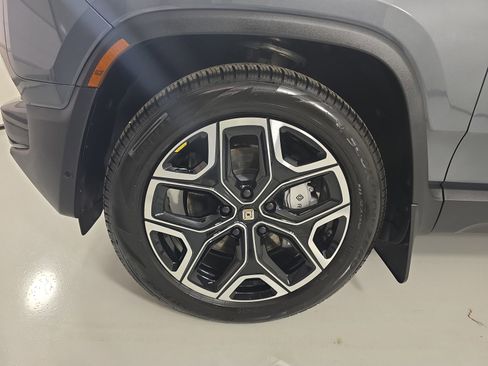 Used 2025 Rivian R1T Adventure AWD/4WD image 9