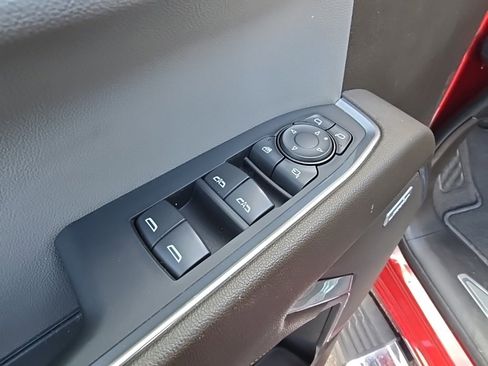 Used 2023 GMC Sierra 1500 SLT w/ SLT Convenience Package image 8