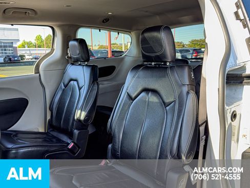 Used 2022 Chrysler Pacifica Touring-L FWD image 14