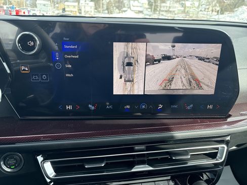 New 2026 Chevrolet Traverse Z71 w/ Driver Confidence Package image 27