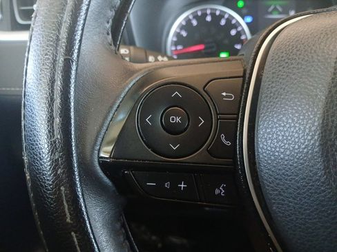 Used 2022 Toyota RAV4 XLE Premium FWD image 11