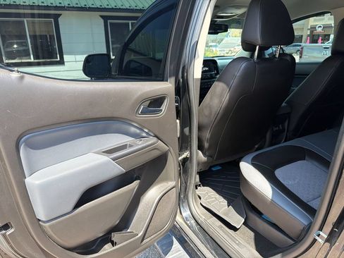 Used 2016 Chevrolet Colorado Z71 AWD/4WD image 12