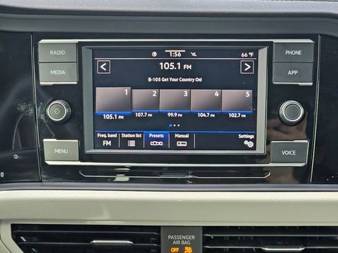 Used 2024 Volkswagen Jetta SE image 38