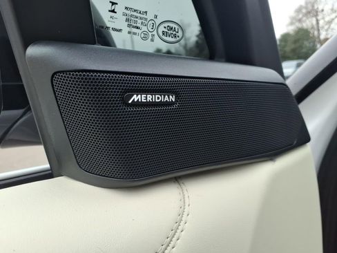 Used 2024 Land Rover Range Rover Long Wheelbase SE image 11