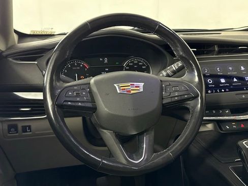 Used 2019 Cadillac XT4 Luxury w/ Cold Weather Package image 23