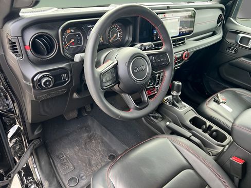 Used 2024 Jeep Wrangler Unlimited Rubicon AWD/4WD image 16