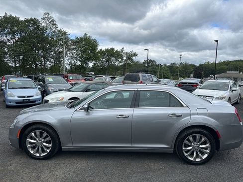 Used 2018 Chrysler 300 Limited w/ Safetytec Plus Group image 9