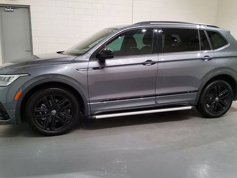 Used 2022 Volkswagen Tiguan SE R-Line FWD image 4
