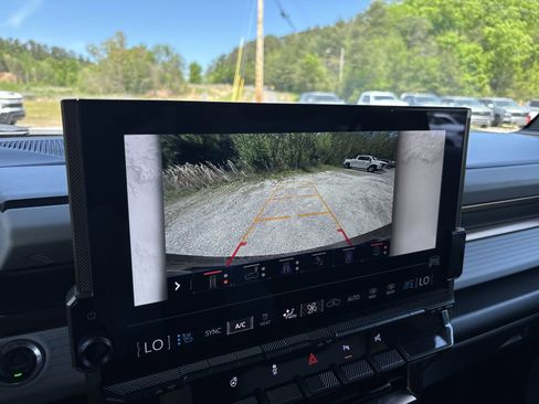 Used 2024 GMC Hummer EV 2X image 17