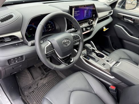 New 2026 Toyota Highlander Limited image 13