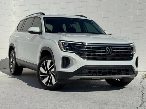 Used 2025 Volkswagen Atlas SE FWD image 2