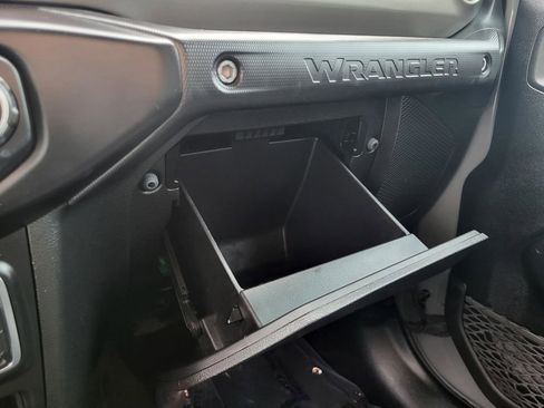 Used 2021 Jeep Wrangler Unlimited Sport AWD/4WD image 35