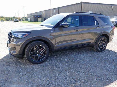 New 2026 Ford Explorer ST-Line w/ ST-Line Street Pack image 8