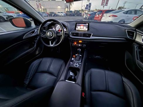 Used 2018 MAZDA MAZDA3 Touring FWD image 59