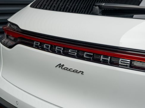 Certified 2023 Porsche Macan AWD/4WD image 39
