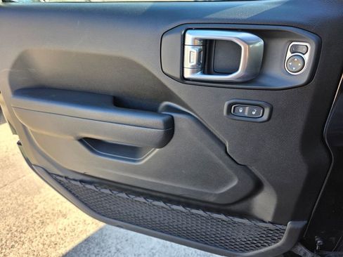 Used 2024 Jeep Wrangler Sport S image 24