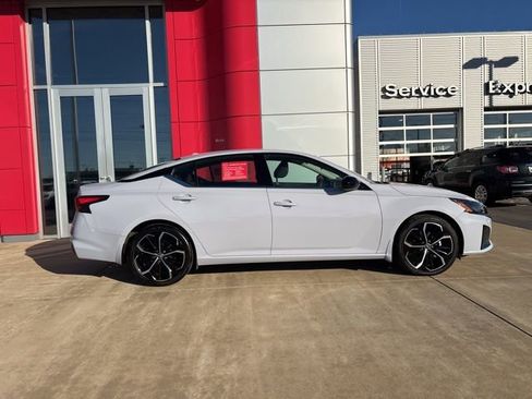 Certified 2024 Nissan Altima 2.5 SR image 5