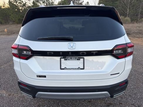 New 2025 Honda Pilot Touring image 8