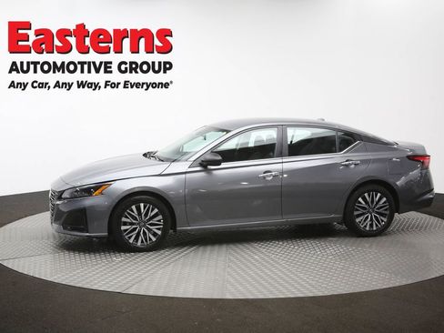 Used 2025 Nissan Altima 2.5 SV FWD image 58