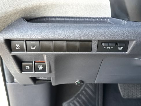 Certified 2024 Toyota Sienna LE image 29