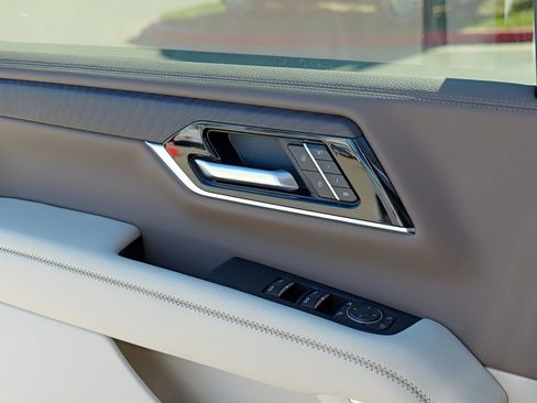 New 2026 GMC Yukon Denali w/ Sun & Power Step Package image 19