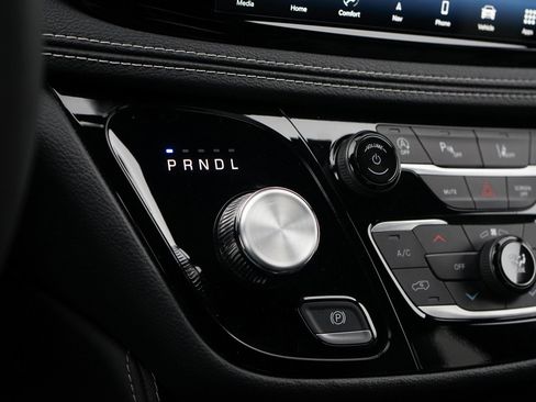 Used 2025 Chrysler Pacifica Limited image 19