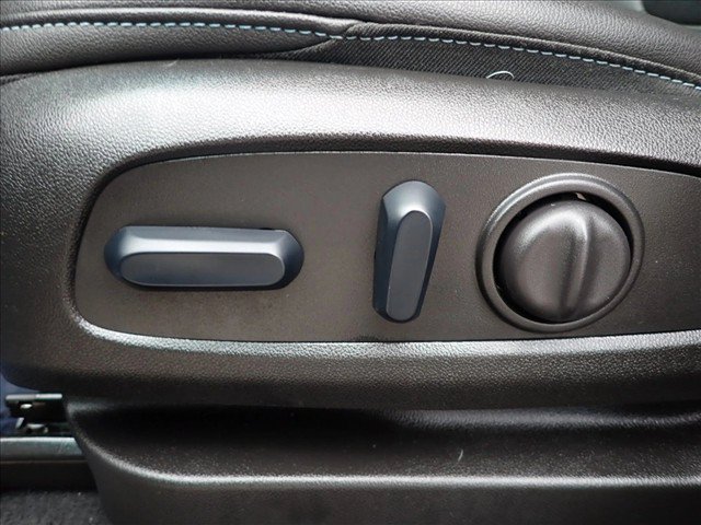 Used 2023 Chevrolet Bolt LT w/ Infotainment Package FWD image 12