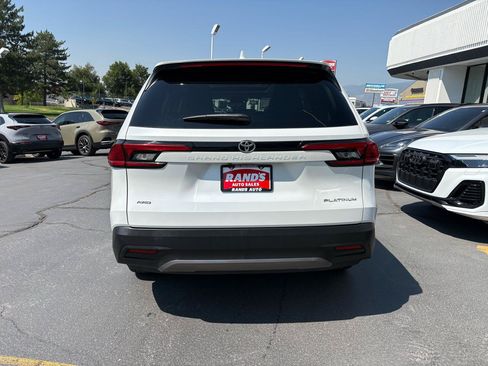Used 2024 Toyota Grand Highlander AWD image 12