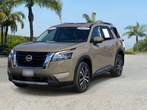 Certified 2024 Nissan Pathfinder Platinum FWD image 1