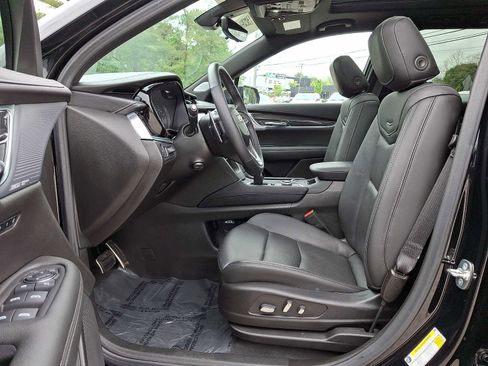 Certified 2024 Cadillac XT6 Sport w/ Technology Package AWD/4WD image 17