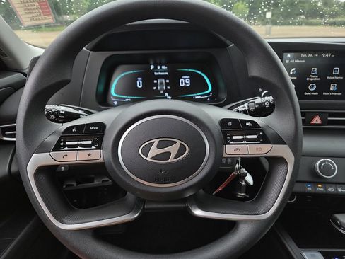 Used 2025 Hyundai Elantra SE FWD image 20