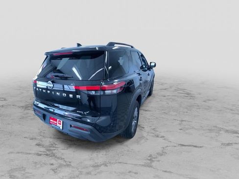 Used 2025 Nissan Pathfinder SV image 10