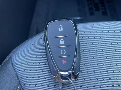 Used 2025 Chevrolet Trax LT image 22