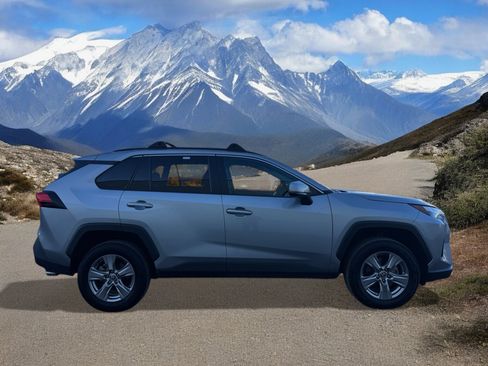 Certified 2022 Toyota RAV4 XLE w/ Convenience Package image 6