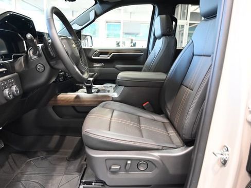 New 2026 Chevrolet Silverado 1500 High Country w/ High Country Premium Package AWD/4WD image 9